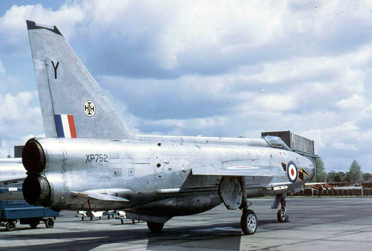 xp752dp.jpg (73652 bytes)