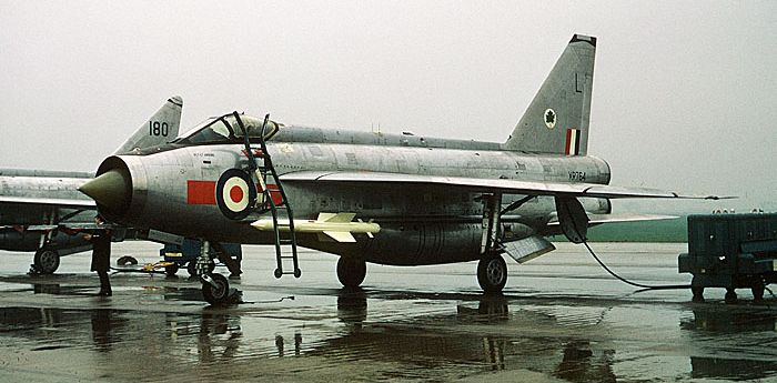 xr764tw5.jpg (56337 bytes)